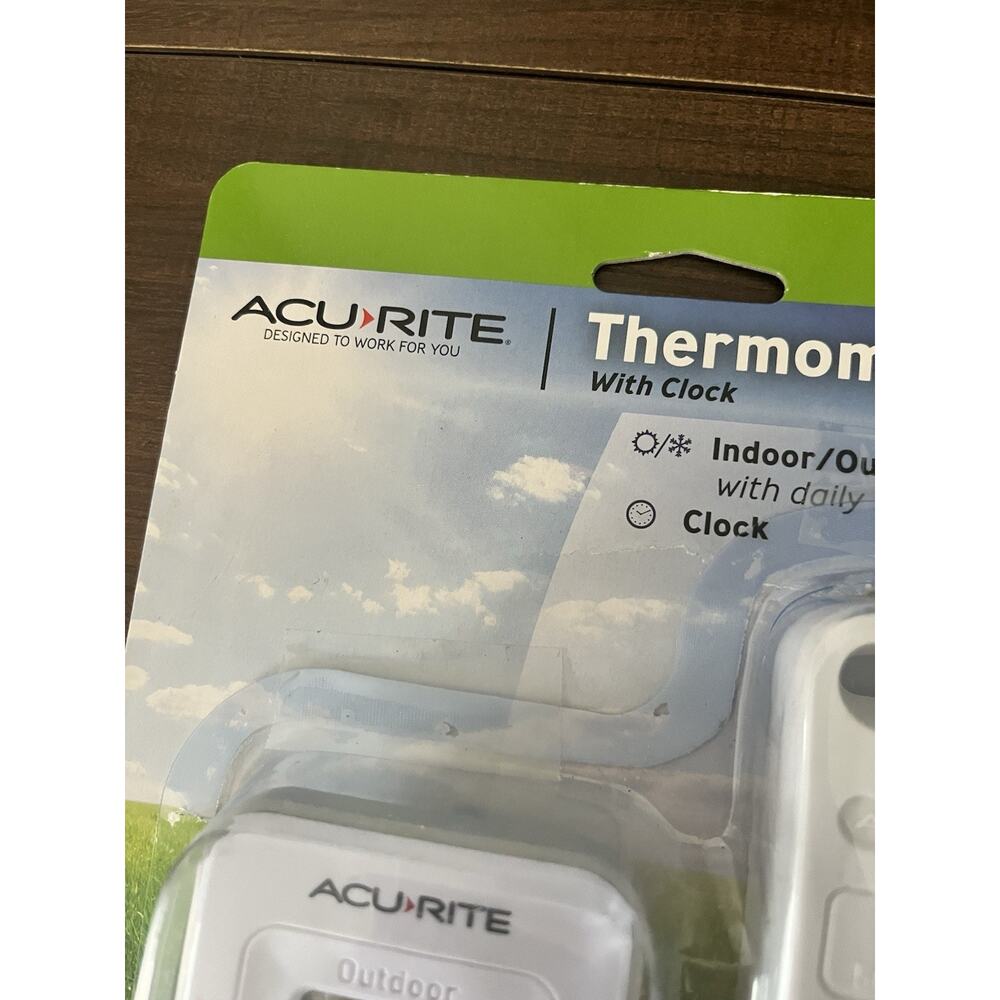 AcuRite Wireless Digital Temperature Thermometer Clock & Memory Open Box - Picture 3 of 6